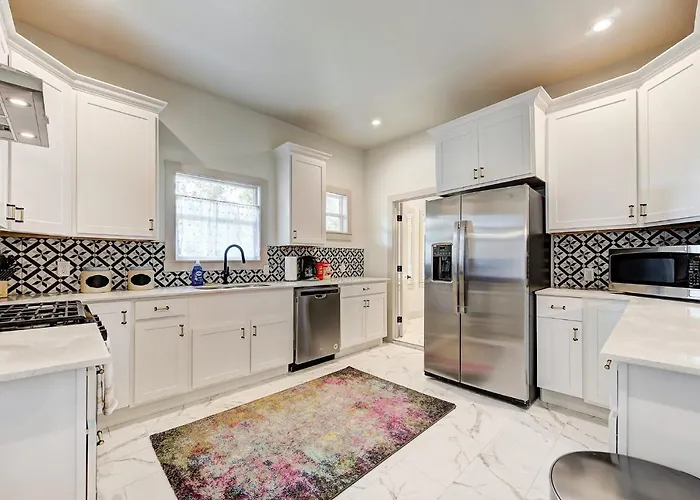 Cottage Chic- Less Than 5 Mins To Plaza District
