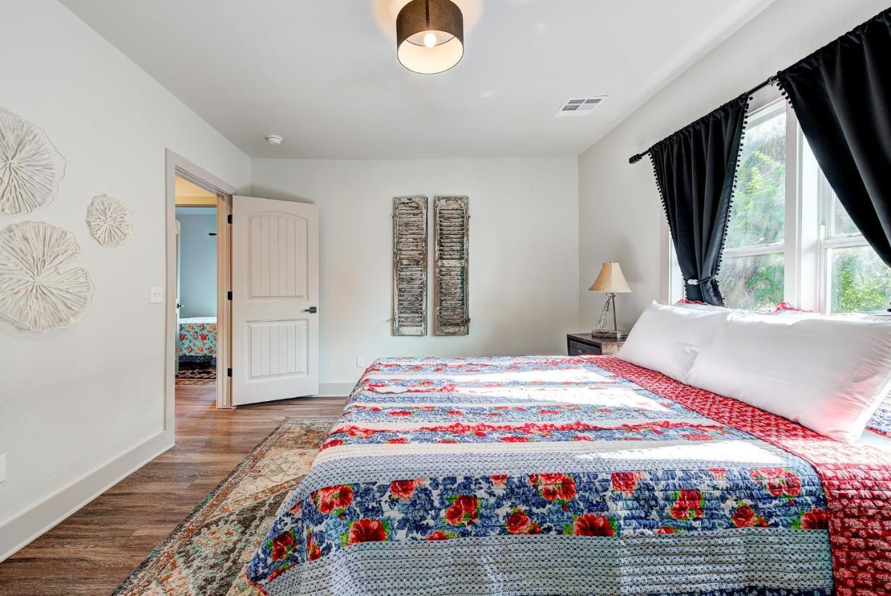 Chic- Less Than 5 Mins To Plaza District Holiday home *