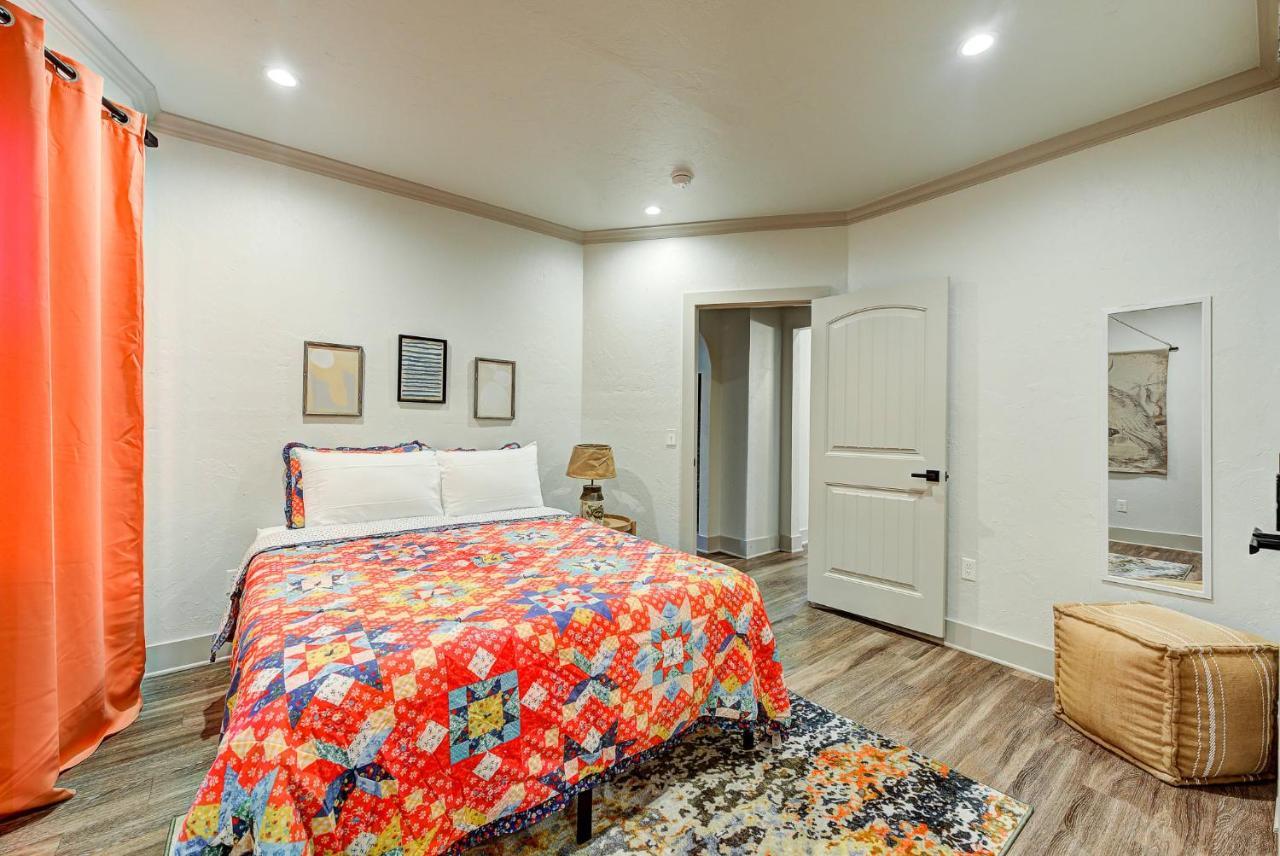 Holiday home Chic- Less Than 5 Mins To Plaza District *