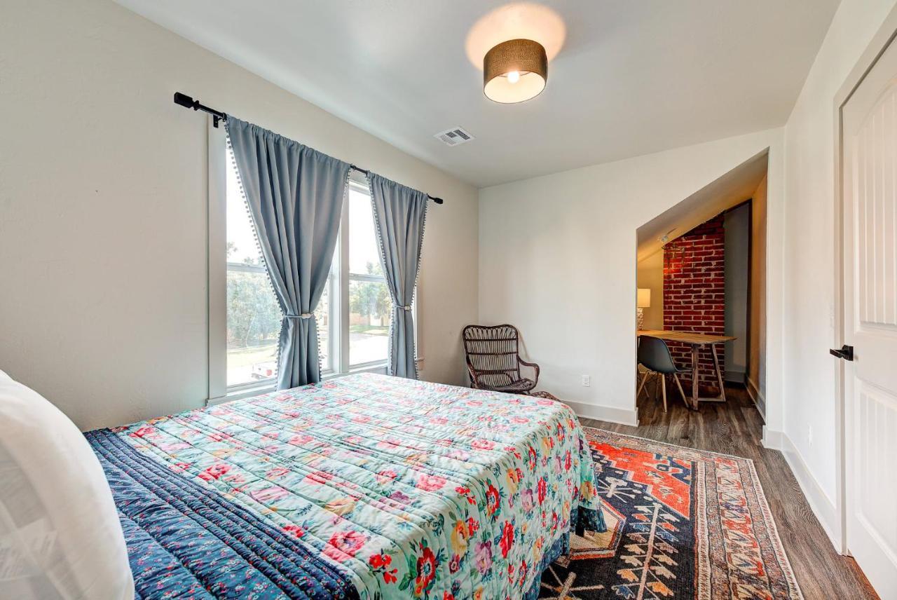 Chic- Less Than 5 Mins To Plaza District Holiday home Oklahoma City